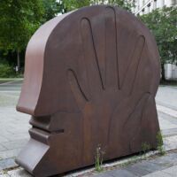 Georgsplatz Hannover, Germany<br>
"Kopf in der Hand" von Horst Antes Kopf in der Hand (Hannover, Germany)