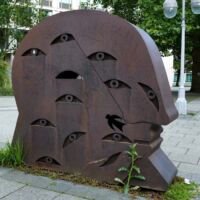 Georgsplatz Hannover, Germany<br>
"Kopf mit zwölf Augen" von Horst Antes Kopf mit zwölf Augen (Hannover, Germany)