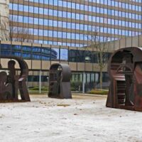 ZDF Lerchenberg Mainz, Germany<br>
"Platz der Köpfe" von Horst Antes Platz der Köpfe (Mainz, Germany)