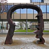 ZDF Lerchenberg Mainz, Germany<br>
"Platz der Köpfe" von Horst Antes Platz der Köpfe (Mainz, Germany)
