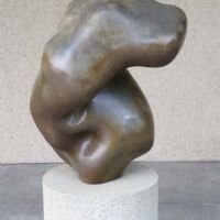 Hirshhorn Sculpture Garden Washington D.C.<br>
"Evocation of a Form: Human, Lunar, Spectral" von Jean Arp Evocation of a Form: Human, Lunar, Spectral (Washington D.C.)