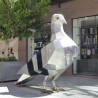 “The Pigeon” auf der Rundle Mall Adelaide, South Australia