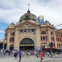 Flinders Street Station Melbourne, Victoria<br>
Zentraler Verkehrsknotenpunkt der Stadt Flinders Street Station Melbourne, Victoria