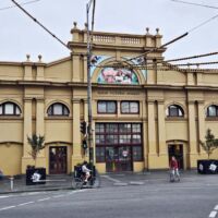 Queen Victoria Market Melbourne, Victoria<br>
Mit rund sieben Hektar einer der größten Freiluftmärkte der südlichen Hemisphäre Queen Victoria Market Melbourne, Victoria