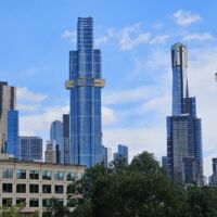 Eureka Tower und Australia 108 in Melbourne, Victoria<br>
Der Eureka Tower (rechts, 297,3 m) ist das zweithöchste Gebäude Melbournes;<br>
der Australia 108 (links, 316,7 m) ist das höchste Gebäude der Stadt und das zweithöchste Gebäude Australiens Eureka Tower und Australia 108 in Melbourne, Victoria