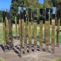 "Semicircular Mirror Labyrinth" von Jeppe Hein