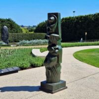 "Upright Motive No. 5" von Henry Moore