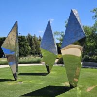 "Conversation" von Bert Flugelman