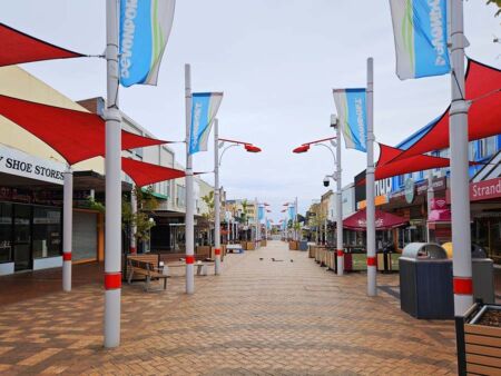 Rooke Street Mall Devonport, Tasmania<br>
Hier gibt es tatsächlich eine kleine Fußgängerzone Rooke Street Mall Devonport, Tasmania