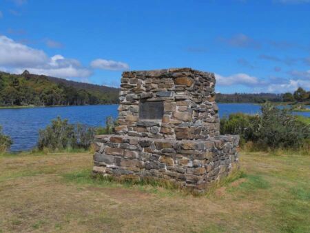 Geographical Centre of Tasmania am Lyell Highway, Tasmania Geographical Centre of Tasmania am Lyell Highway, Tasmania