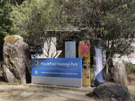 Parkeingang zum Mount Field National Park, Tasmania<br>
Einer von 19 Nationalparks auf der Insel Parkeingang zum Mount Field National Park, Tasmania