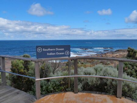 Cape Leeuwin im Leeuwin-Naturaliste National Park, Western Australia<br>
Treffpunkt von Indian Ocean und Southern Ocean Cape Leeuwin im Leeuwin-Naturaliste National Park, Western Australia