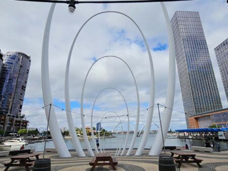 "Spanda" von Christian de Vietri am Elizabeth Quay Perth, Western Australia<br>
Das 29 m hohe Wahrzeichen der Stadt "Spanda" von Christian de Vietri am Elizabeth Quay Perth, Western Australia