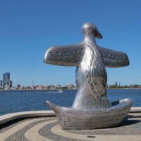 "First Contact" von Laurel Nannup am Elizabeth Quay Perth, Western Australia "First Contact" von Laurel Nannup am Elizabeth Quay Perth, Western Australia