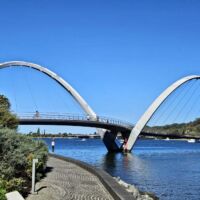 Moderne Fußgängerbrücke am Elizabeth Quay Perth, Western Australia Moderne Fußgängerbrücke am Elizabeth Quay Perth, Western Australia