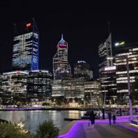 Skyline am Elizabeth Quay Perth, Western Australia<br>
Die einsamste Großstadt der Welt bei Nacht Skyline am Elizabeth Quay Perth, Western Australia