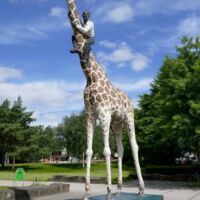 Tierpark Hagenbeck Hamburg, Germany<br>
"Mann auf Giraffe" von Stephan Balkenhol Mann auf Giraffe (Hamburg, Germany)