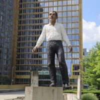 Axel-Springer-Haus Berlin, Germany<br>
"Balanceakt" von Stephan Balkenhol Balanceakt (Berlin, Germany)