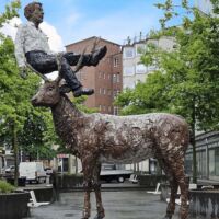 Schillerstraße Hannover, Germany<br>
"Mann mit Hirsch" von Stephan Balkenhol Mann mit Hirsch (Hannover, Germany)