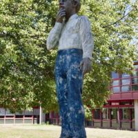 Universität Bayreuth, Germany<br>
"Figuren auf Säulen" von Stephan Balkenhol Figuren auf Säulen (Bayreuth, Germany)