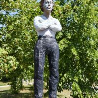 Universität Bayreuth, Germany<br>
"Figuren auf Säulen" von Stephan Balkenhol Figuren auf Säulen (Bayreuth, Germany)