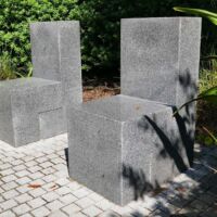 Sydney and Walda Besthoff Sculpture Garden New Orleans, Louisiana<br>
"Pair of Right Angel Chairs" von Scott Burton Pair of Right Angel Chairs (New Orleans, Louisiana)