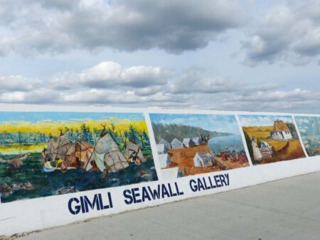 Gimli Seawall Gallery am Lake Winnipeg in Gimli, Manitoba Gimli Seawall Gallery am Lake Winnipeg in Gimli, Manitoba
