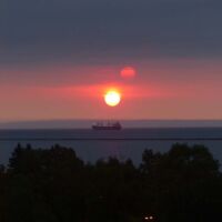 Sonnenaufgang über dem Lake Superior in Thunder Bay, Ontario