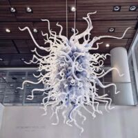 Mint Museum Uptown Charlotte, North Carolina<br>
"Royal Blue Mint Chandelier" von Dale Chihuly Royal Blue Mint Chandelier (Charlotte, North Carolina)