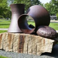 Gold Medal Park Minneapolis, Minnesota<br>
"Ordovician Pore" von Tony Cragg Ordovician Pore (Minneapolis, Minnesota)