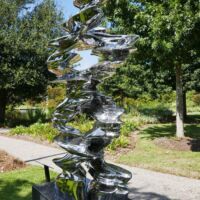 Sydney and Walda Besthoff Sculpture Garden New Orleans, Louisiana<br>
"Runner" von Tony Cragg Runner (New Orleans, Louisiana)