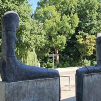 Neumarkt in der Oberpfalz, Germany<br>
"Sitzendes Paar" von Lothar Fischer Sitzendes Paar (Neumarkt in der Oberpfalz, Germany)