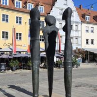 Neumarkt in der Oberpfalz, Germany<br>
„Stehende als Dreiergruppe“ von Lothar Fischer Stehende als Dreiergruppe (Neumarkt in der Oberpfalz, Germany)