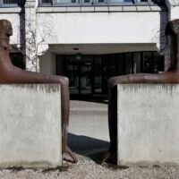 Universität Augsburg, Germany
"Mann und Frau sich gegenübersitzend" von Lothar Fischer Mann und Frau sich gegenübersitzend (Augsburg, Germany)