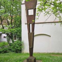 Landratsamt München, Germany<br>
"Große tektonische Stele" von Lothar Fischer Große tektonische Stele (München, Germany)