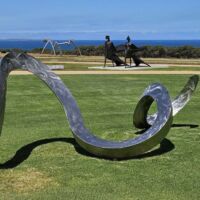 Pt. Leo Estate Sculpture Park Merricks, Victoria<br>
"Serpent II" von Bert Flugelman Serpent II (Merricks, Victoria)