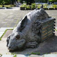 Steinbuch Center für Computing KIT Süd Karlsruhe, Germany<br>
"Hase / Betende Hände / Rasenstück" von Jürgen Goertz Hase / Betende Hände / Rasenstück (Karlsruhe, Germany)
