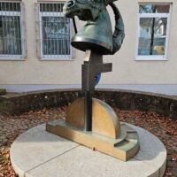 Marktplatz Bad Mingolsheim, Germany<br>
"Der Wagenlenker" von Jürgen Goertz Der Wagenlenker (Bad Mingolsheim, Germany)