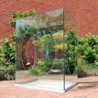 Weatherspoon Art Museum Greensboro, North Carolina<br>
“Triangular Solid with Circular Inserts” von Dan Graham Triangular Solid with Circular Inserts (Greensboro, North Carolina)