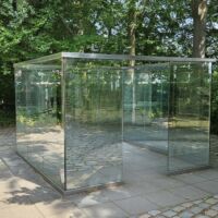 Louisiana Museum of Modern Art Humlebaek, Denmark<br>
"Square Bisected by Curve" von Dan Graham Square Bisected by Curve (Humlebaek, Denmark)