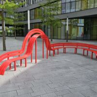 ADAC-Hauptverwaltung München, Germany<br>
"Modified Social Bench NY #15" von Jeppe Hein Modified Social Bench NY #15 (München, Germany)