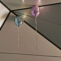 Metrostation Kongens Nytorv Copenhagen, Denmark<br>
"Coloured Mirror Balloons" von Jeppe Hein Coloured Mirror Balloons (Copenhagen, Denmark)