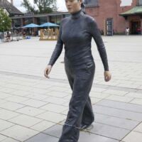 Bahnhofsvorplatz Bad Homburg, Germany<br>
"Walking Woman" von Sean Henry Walking Woman (Bad Homburg, Germany)