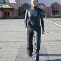 Bahnhofsvorplatz Bad Homburg, Germany<br>
"Walking Woman" von Sean Henry Walking Woman (Bad Homburg, Germany)