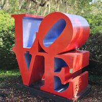 Sydney and Walda Besthoff Sculpture Garden New Orleans, Louisiana<br>
"LOVE Red Blue" von Robert Indiana LOVE Red Blue (New Orleans, Louisiana)