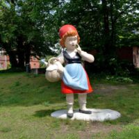 Universität Potsdam, Germany<br>
"Rotkäppchen und..." von Inges Idee Rotkäppchen und... (Postdam, Germany - Hinter der Universität)