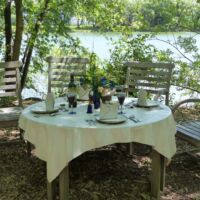 Grounds for Sculpture Hamilton, New Jersey<br>
"Lakeside Table #1" von Seward Johnson Lakeside Table #1 (Hamilton, New Jersey)