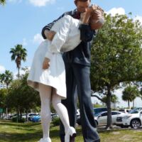 Sarasota, Florida<br>
"Unconditional Surrender" von Seward Johnson Unconditional Surrender (Sarasota, Florida)
