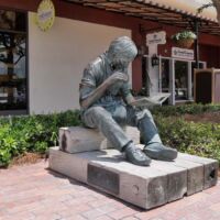 Harbour Town auf Hilton Head Island, South Carolina<br>
"Out to Lunch" von Seward Johnson Out to Lunch (Harbour Town, South Carolina)