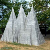 Simcoe Park Toronto, Ontario<br>
"Mountain" von Anish Kapoor Mountain (Toronto, Ontario)